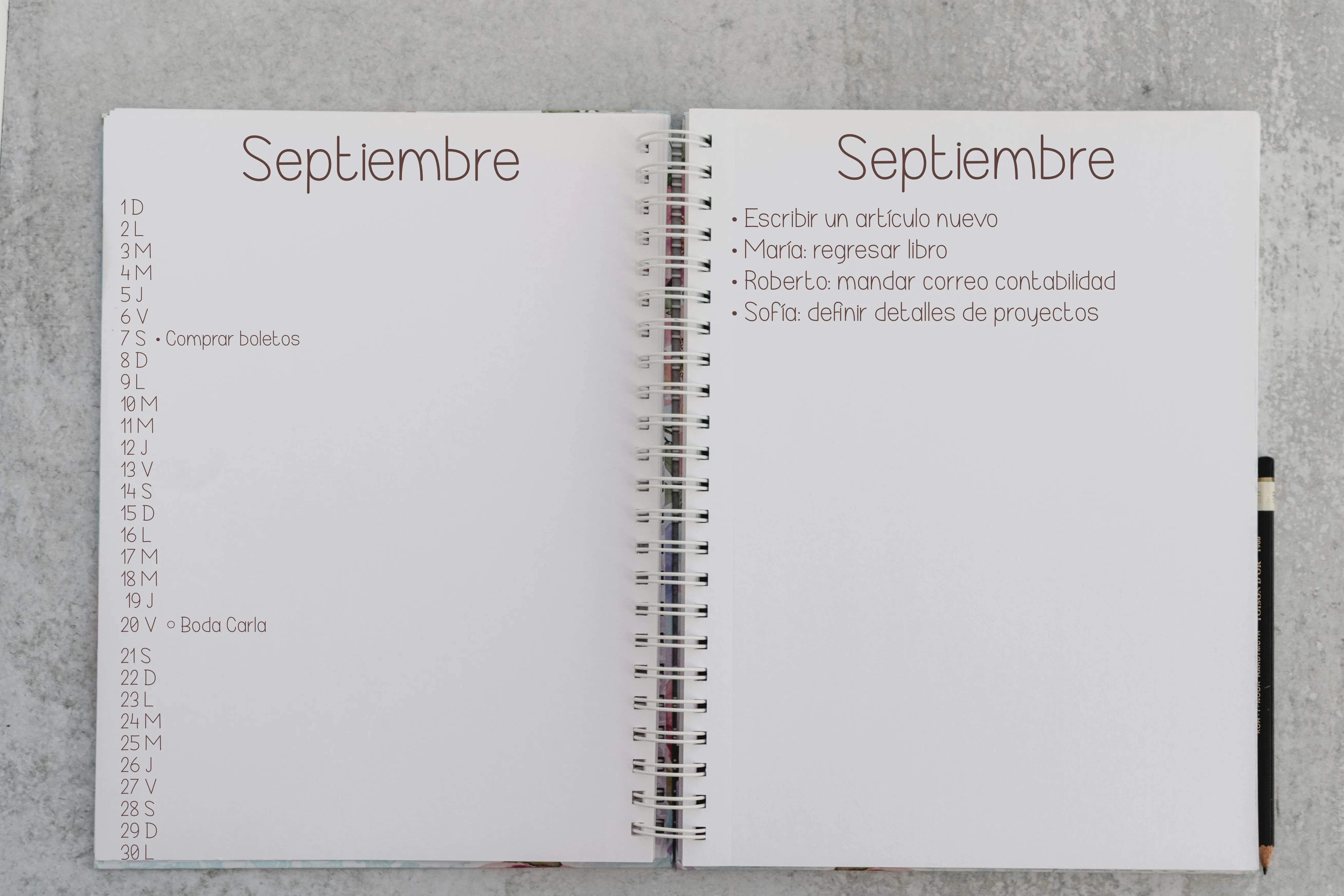 Ejemplo de un registro mensual de septiembre en un bullet journal con un calendario con eventos y tareas en una página y una lista de tareas sin fecha en otra página.